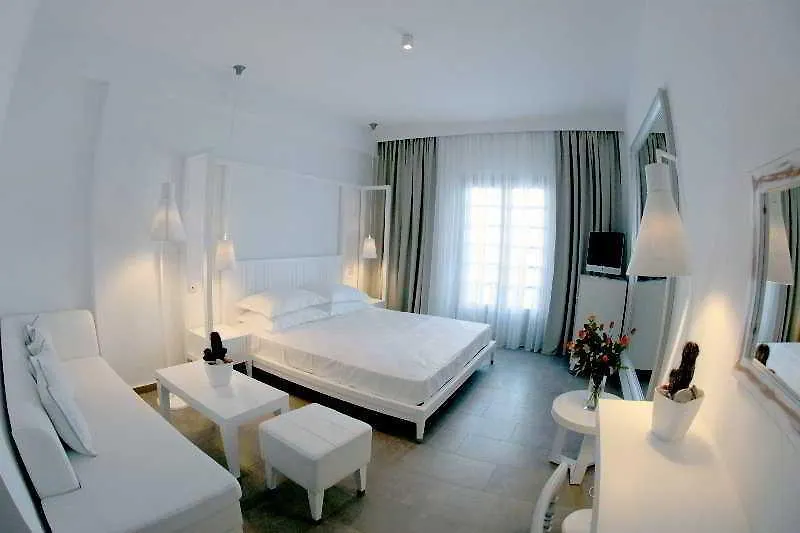 White Suites Afytos Hotel