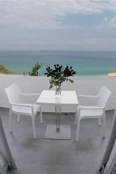 White Suites Afytos Hotel