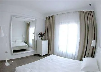 White Suites Áfitos Hotel
